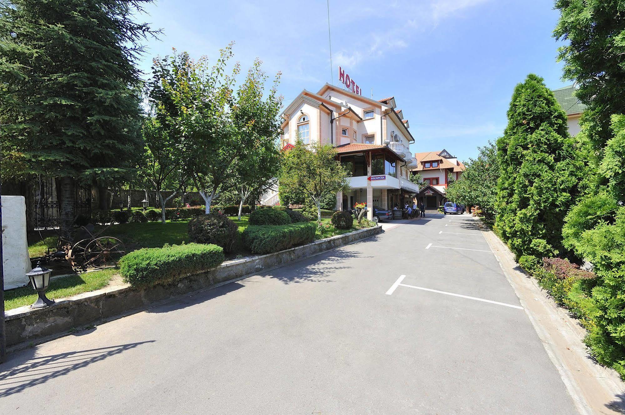 Hotel Sucevic Garni Belgrado Buitenkant foto