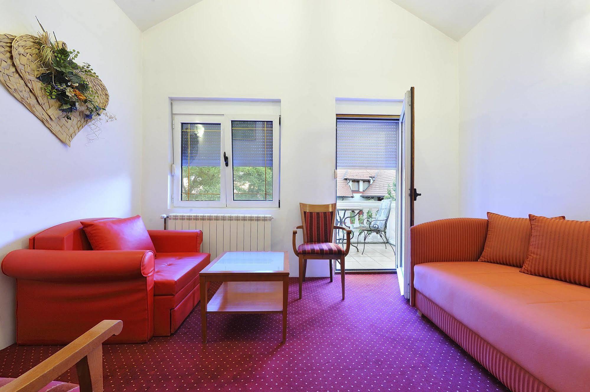 Hotel Sucevic Garni Belgrado Buitenkant foto