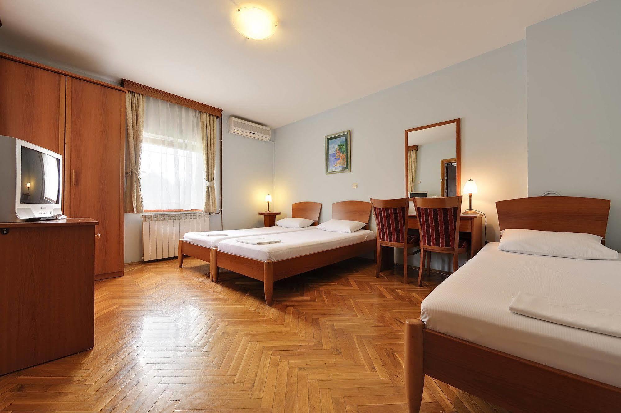 Hotel Sucevic Garni Belgrado Buitenkant foto