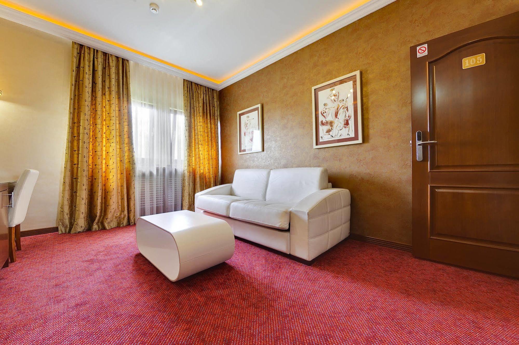 Hotel Sucevic Garni Belgrado Buitenkant foto