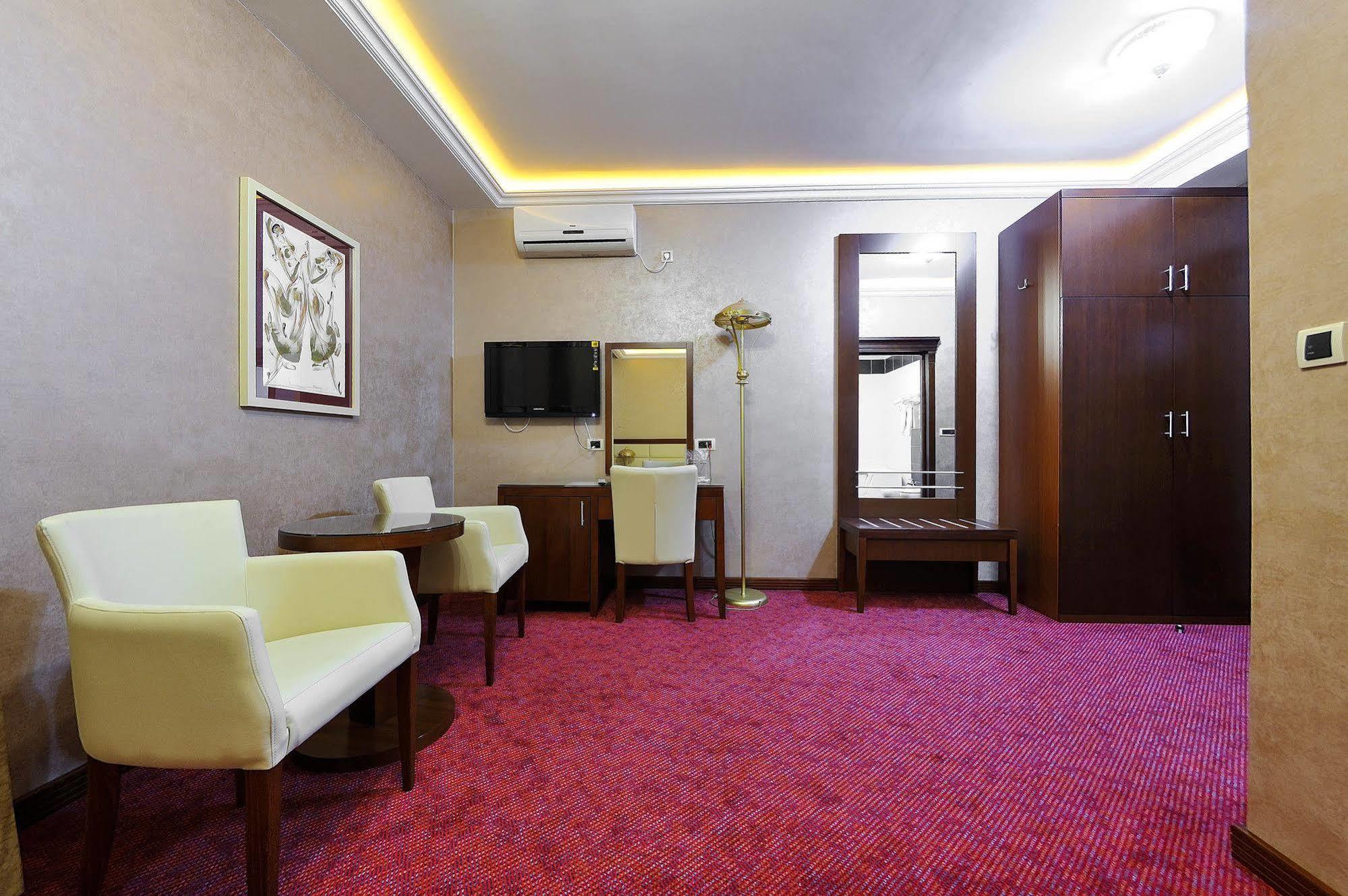 Hotel Sucevic Garni Belgrado Buitenkant foto