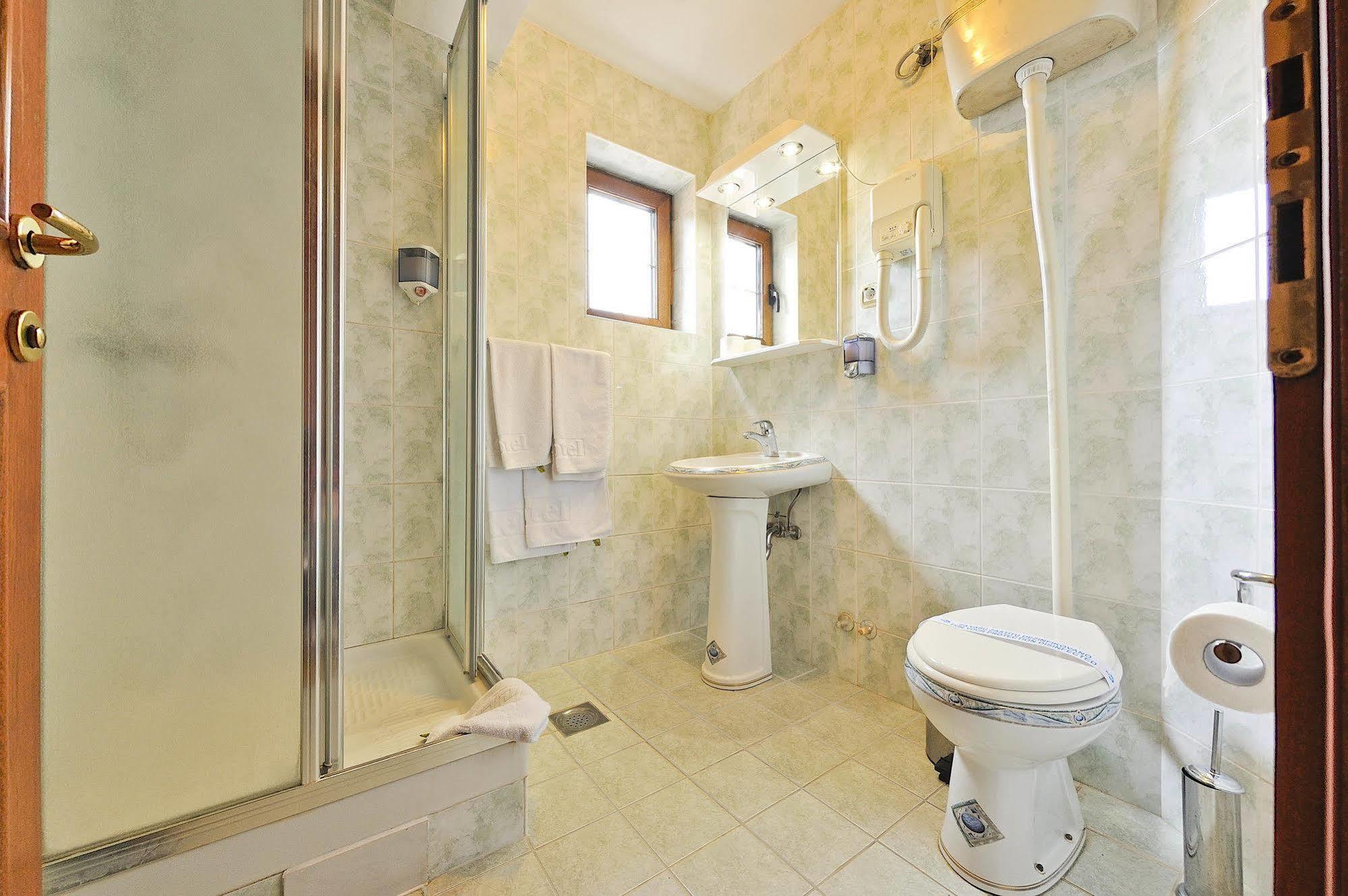 Hotel Sucevic Garni Belgrado Buitenkant foto