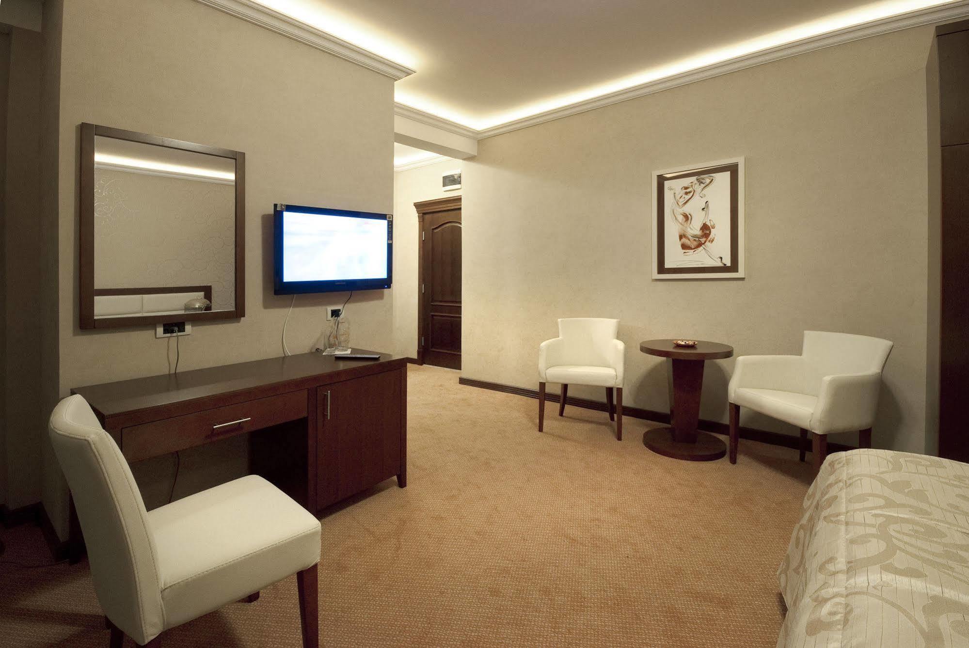 Hotel Sucevic Garni Belgrado Buitenkant foto