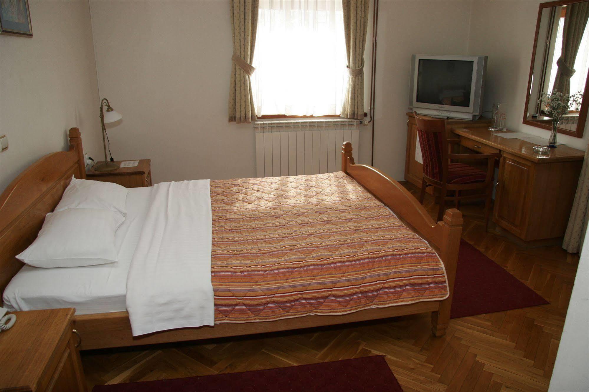 Hotel Sucevic Garni Belgrado Buitenkant foto