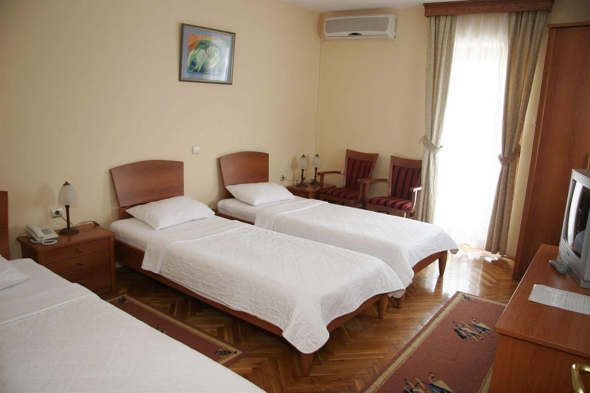Hotel Sucevic Garni Belgrado Buitenkant foto