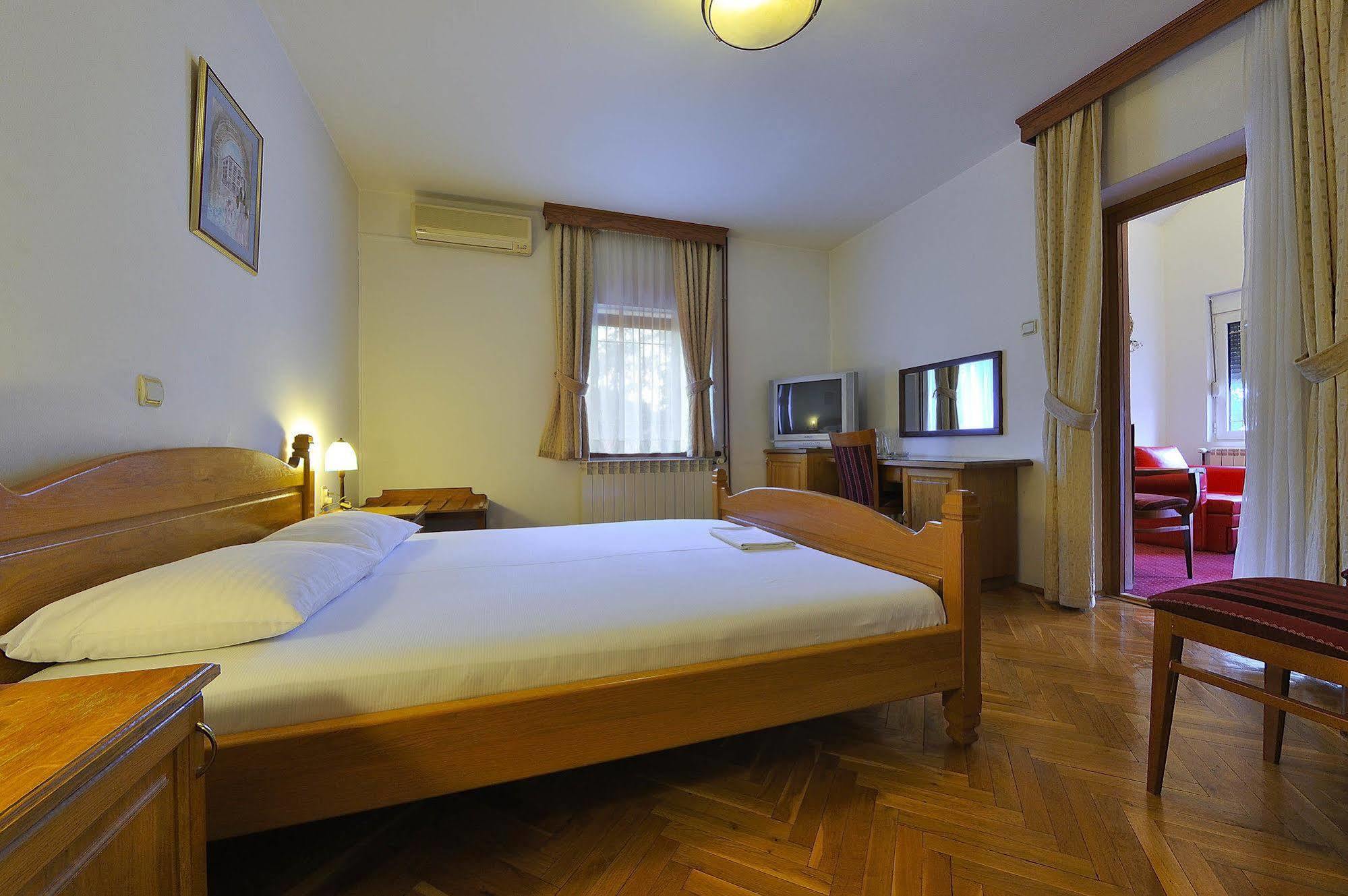 Hotel Sucevic Garni Belgrado Buitenkant foto