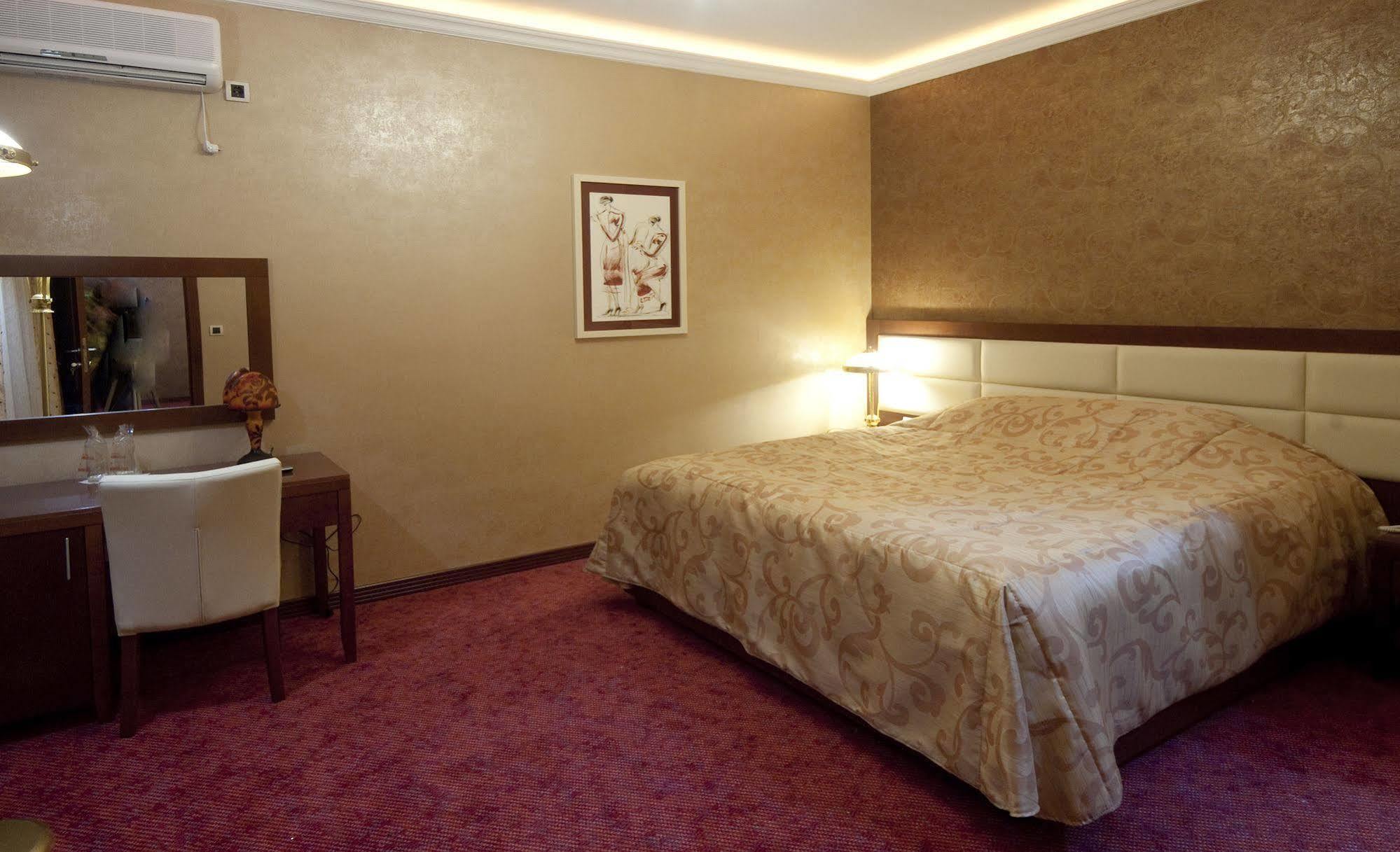 Hotel Sucevic Garni Belgrado Buitenkant foto