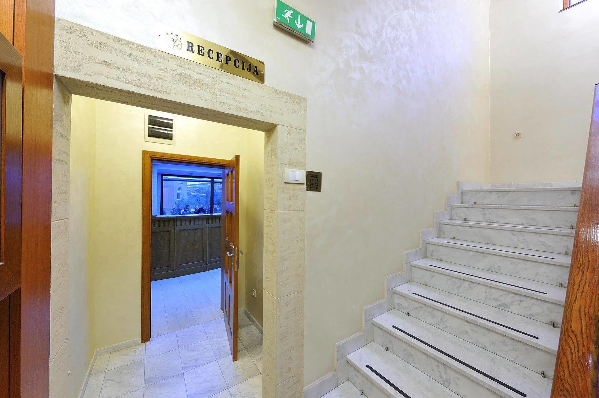 Hotel Sucevic Garni Belgrado Buitenkant foto