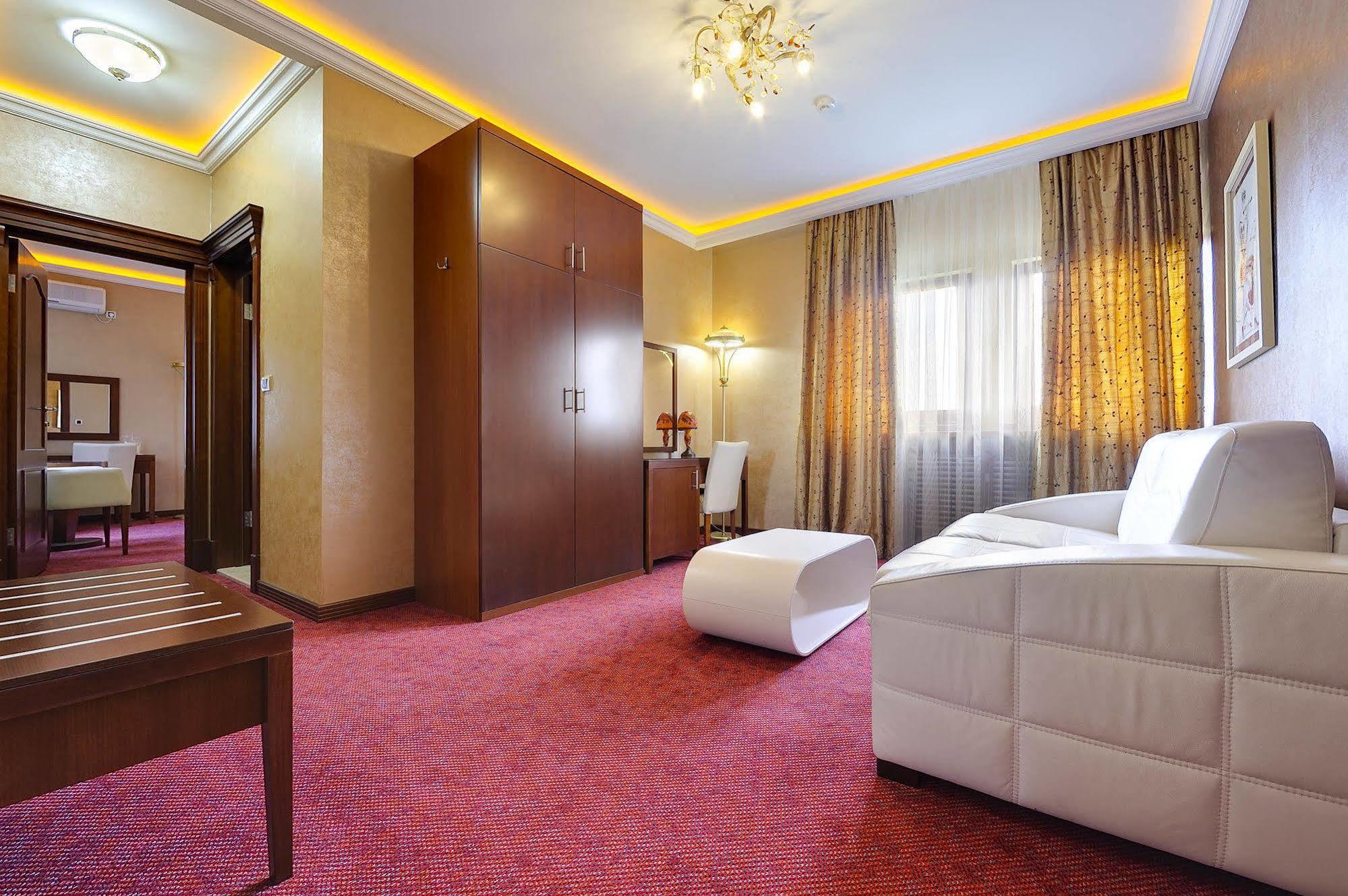 Hotel Sucevic Garni Belgrado Buitenkant foto