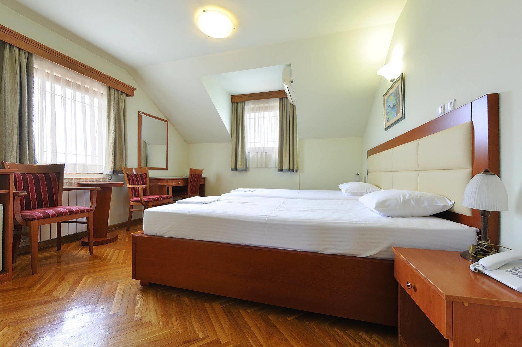 Hotel Sucevic Garni Belgrado Buitenkant foto