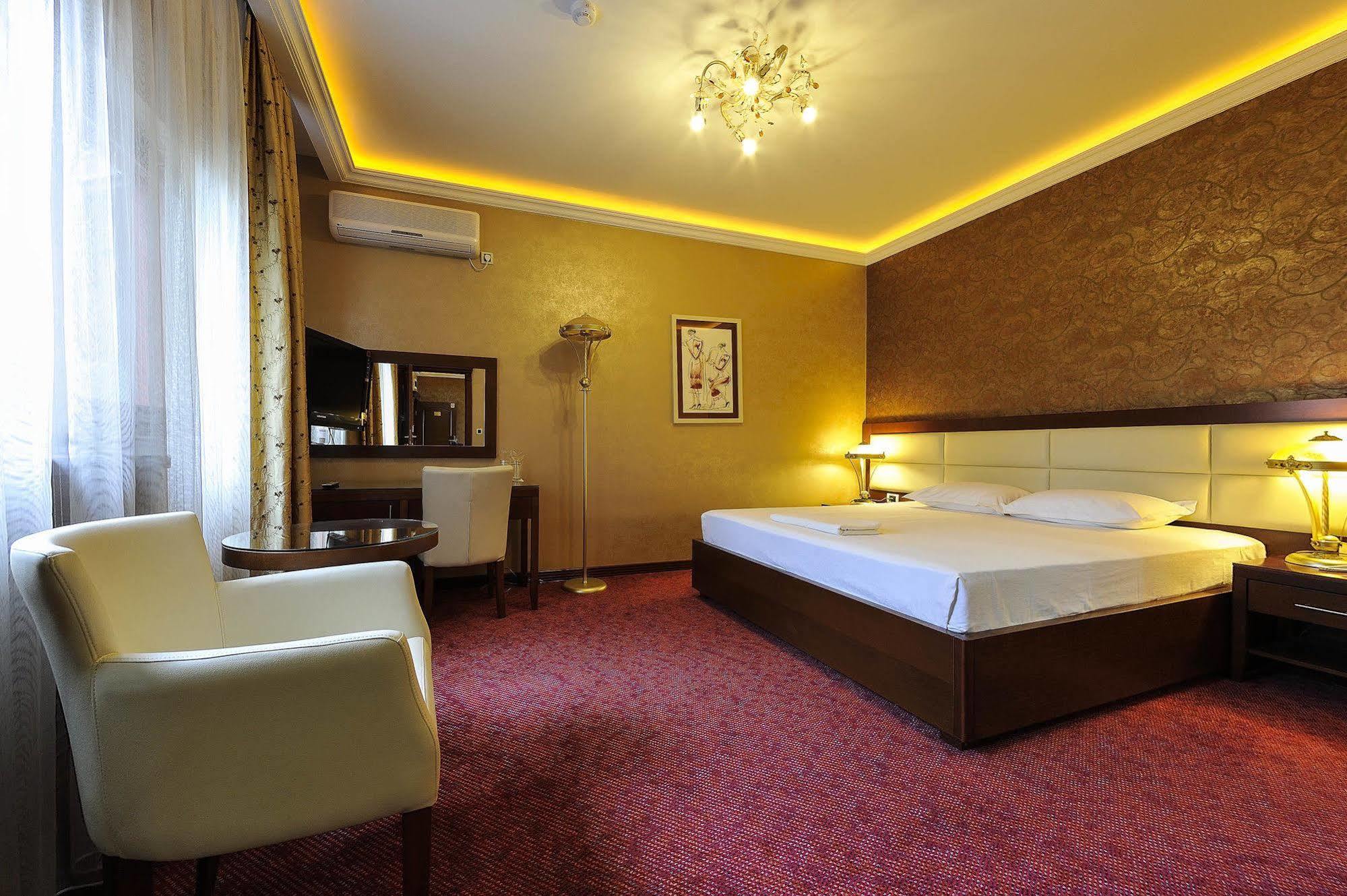 Hotel Sucevic Garni Belgrado Buitenkant foto