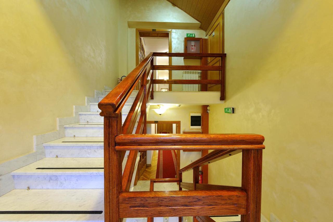 Hotel Sucevic Garni Belgrado Buitenkant foto